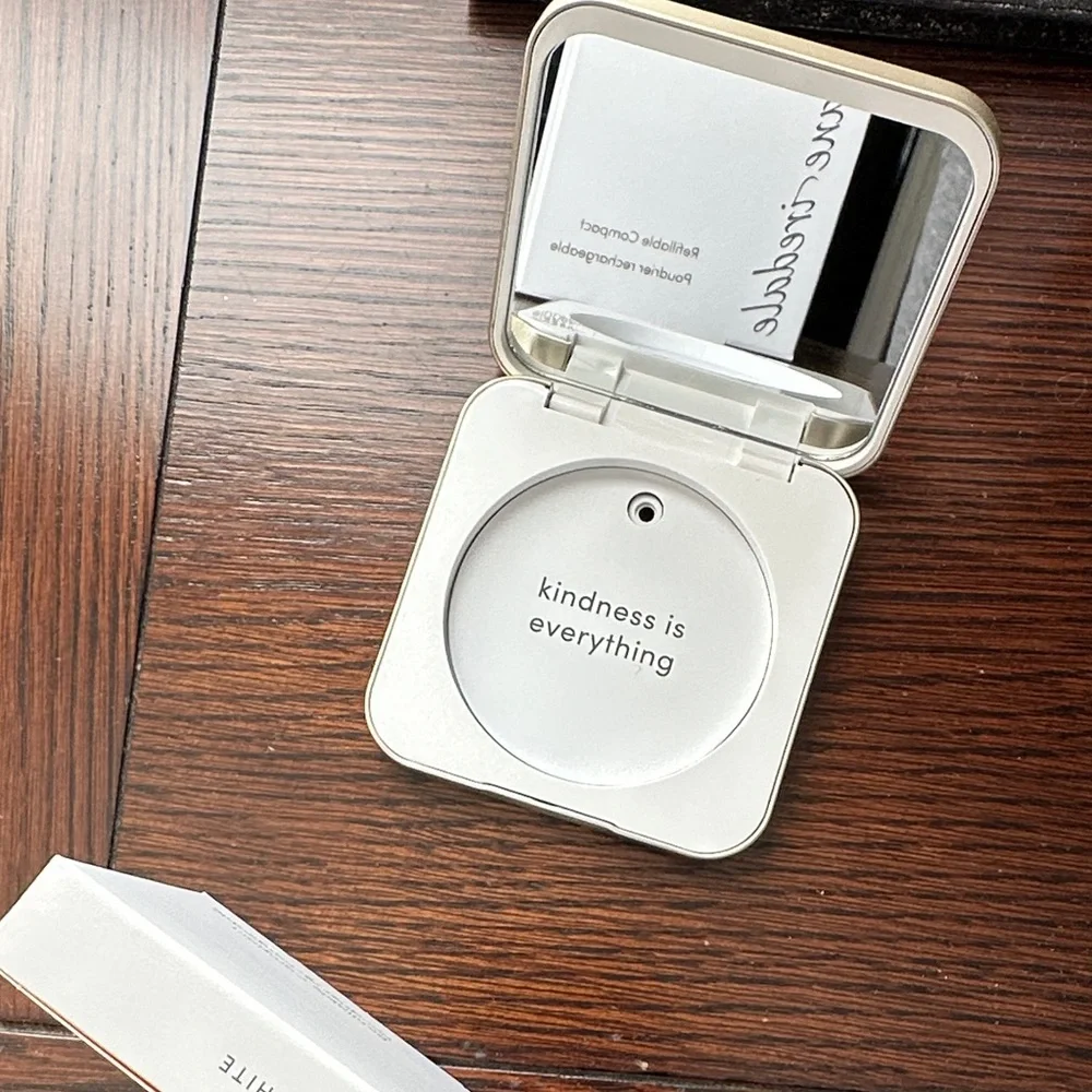 Jane Iredale White Refillable Compact - Picture 4 of 5
